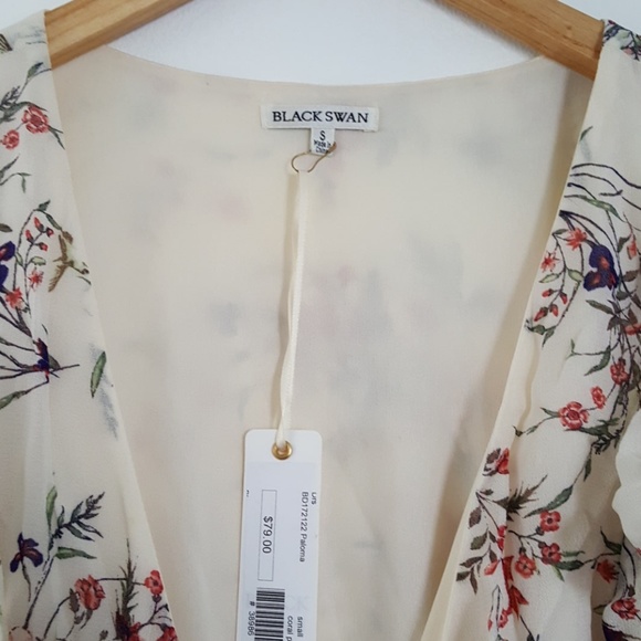 Cream floral wrap dress size small - Picture 3 of 4